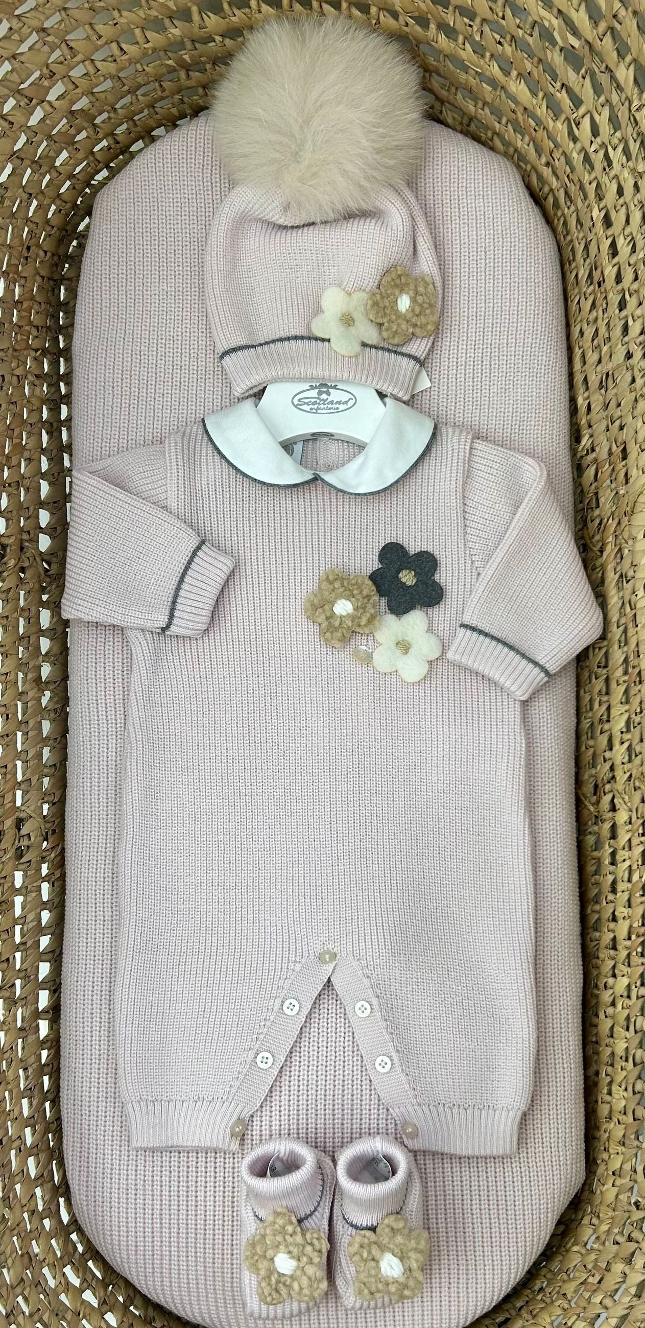 Completo neonata fiori con scarpine e cappello Marlù
