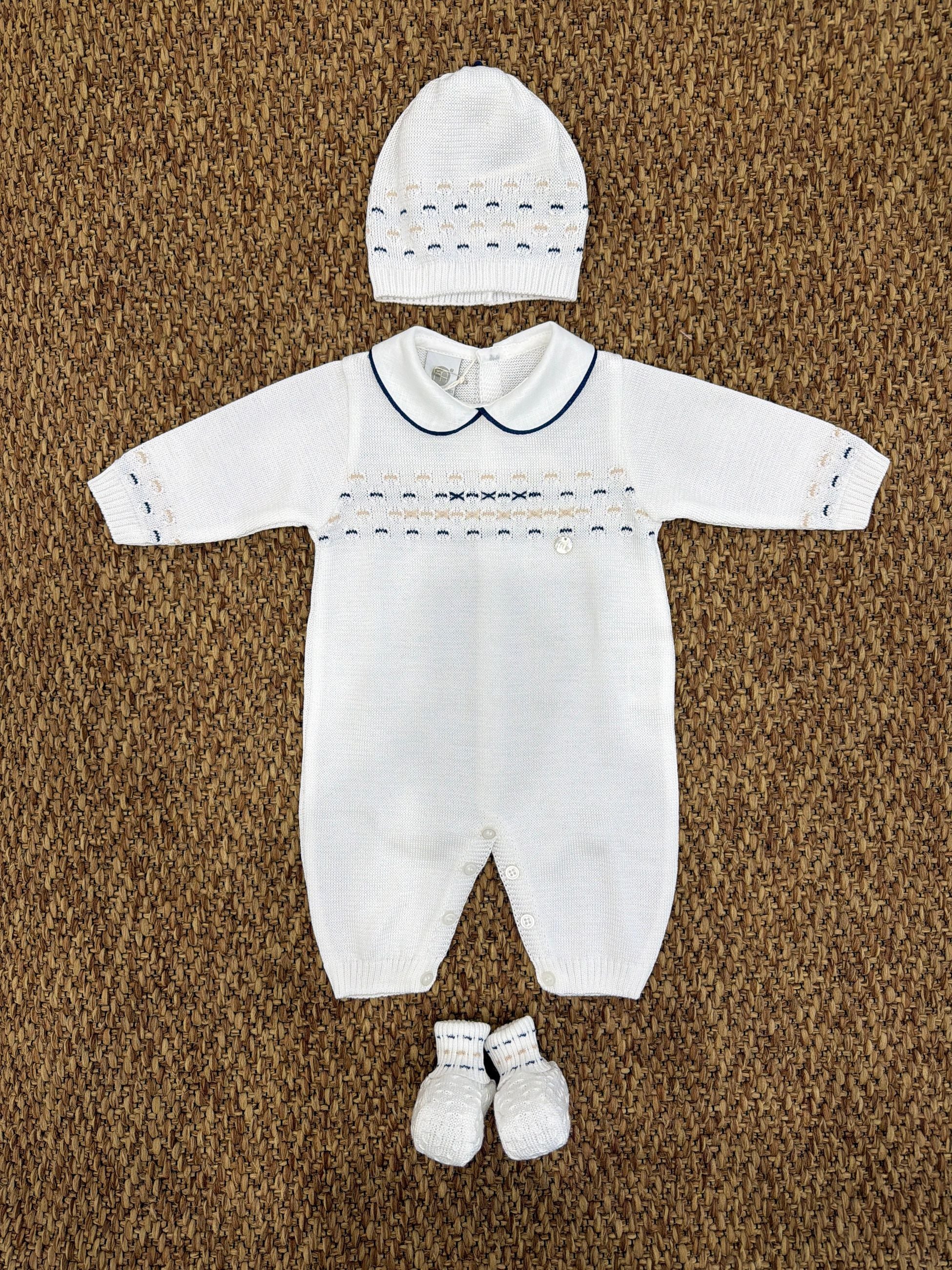 Tutina neonati ricamo con cappellino e babbucce Marlù