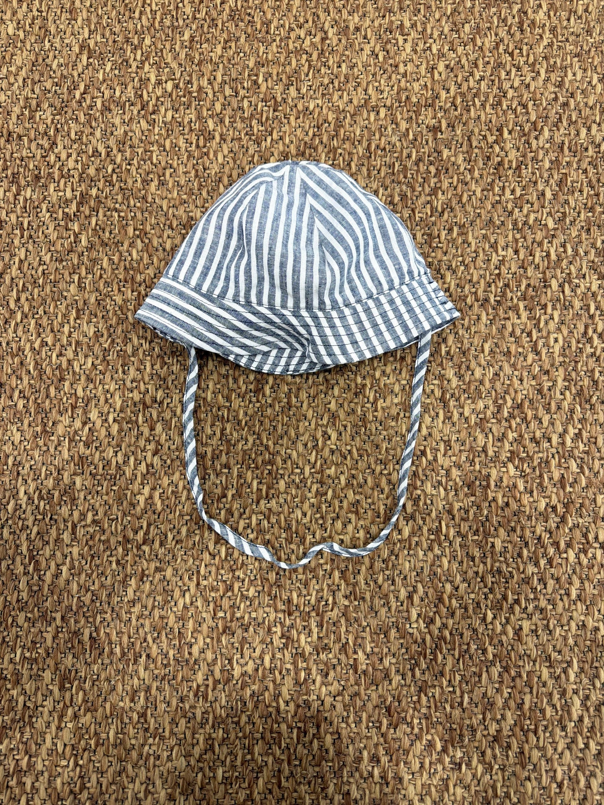 Cappello bimbi pescatore a righe con laccetto Cocodè