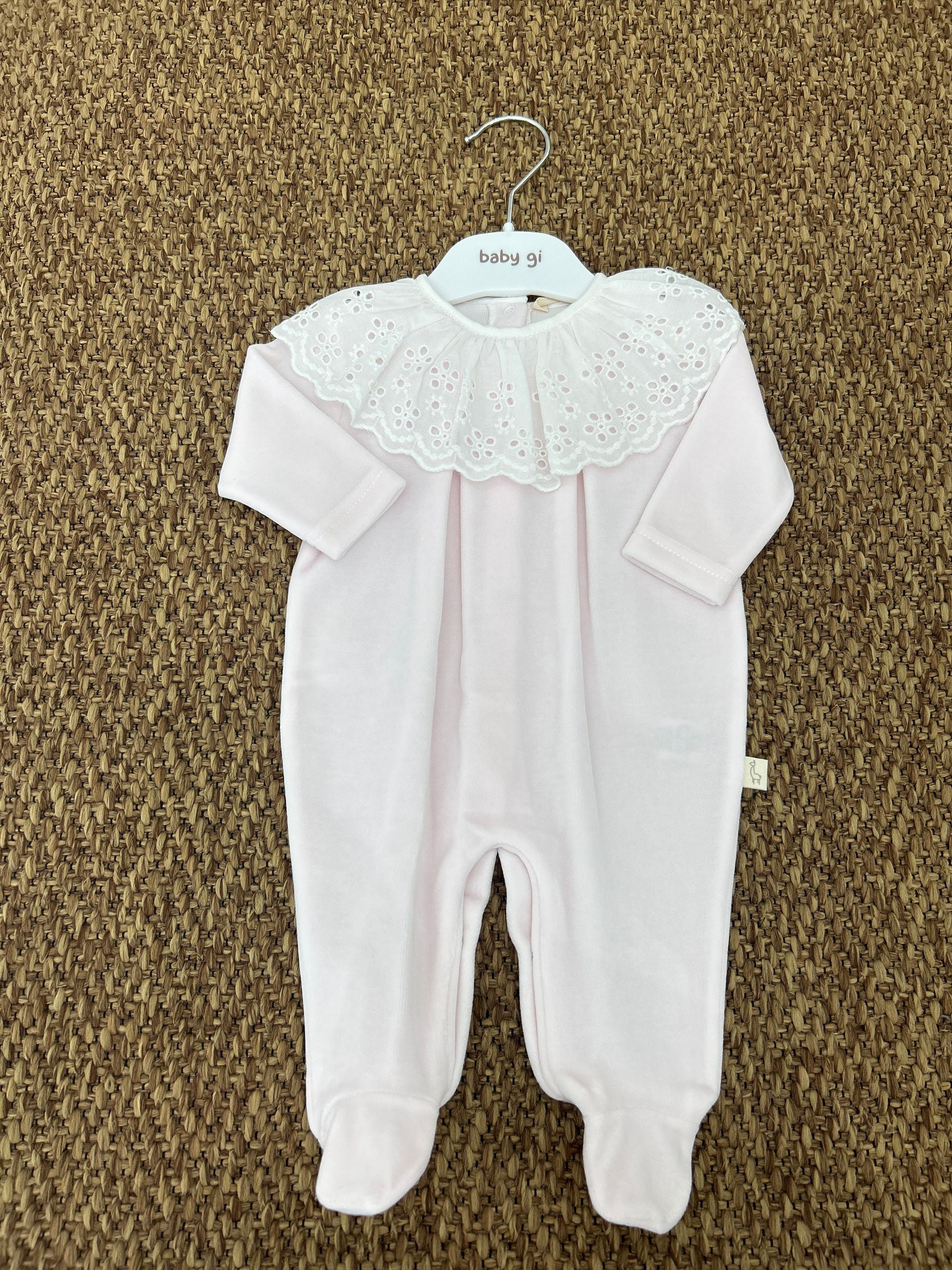 Tutina neonata in ciniglia con merletto Baby Gi