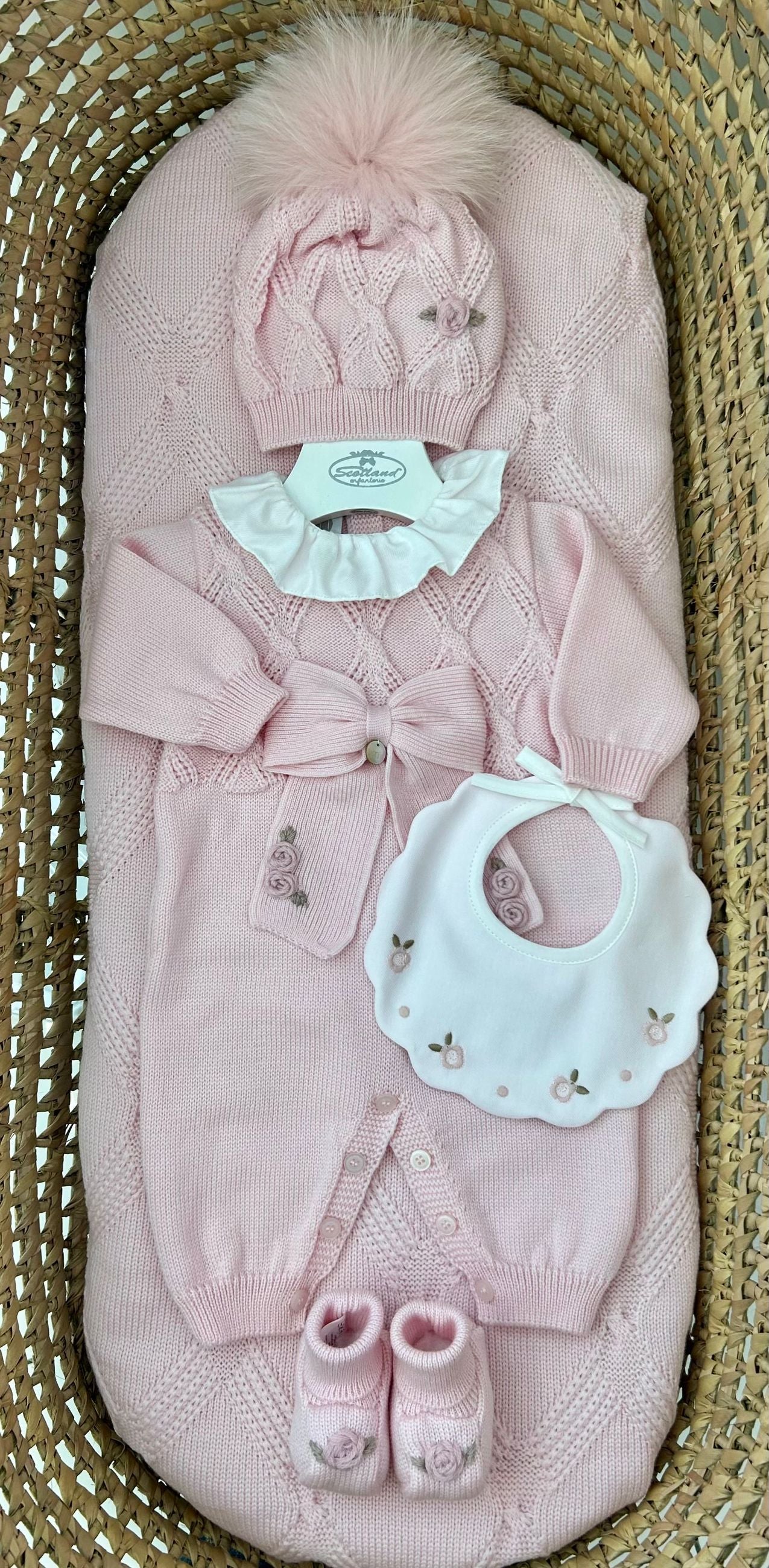 Tutina neonata roselline con cappello e scarpine Marlù
