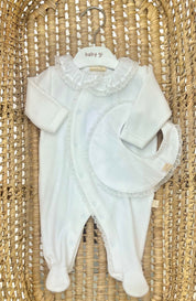 Tutina neonata in ciniglia collo volant e merletto Baby Gi