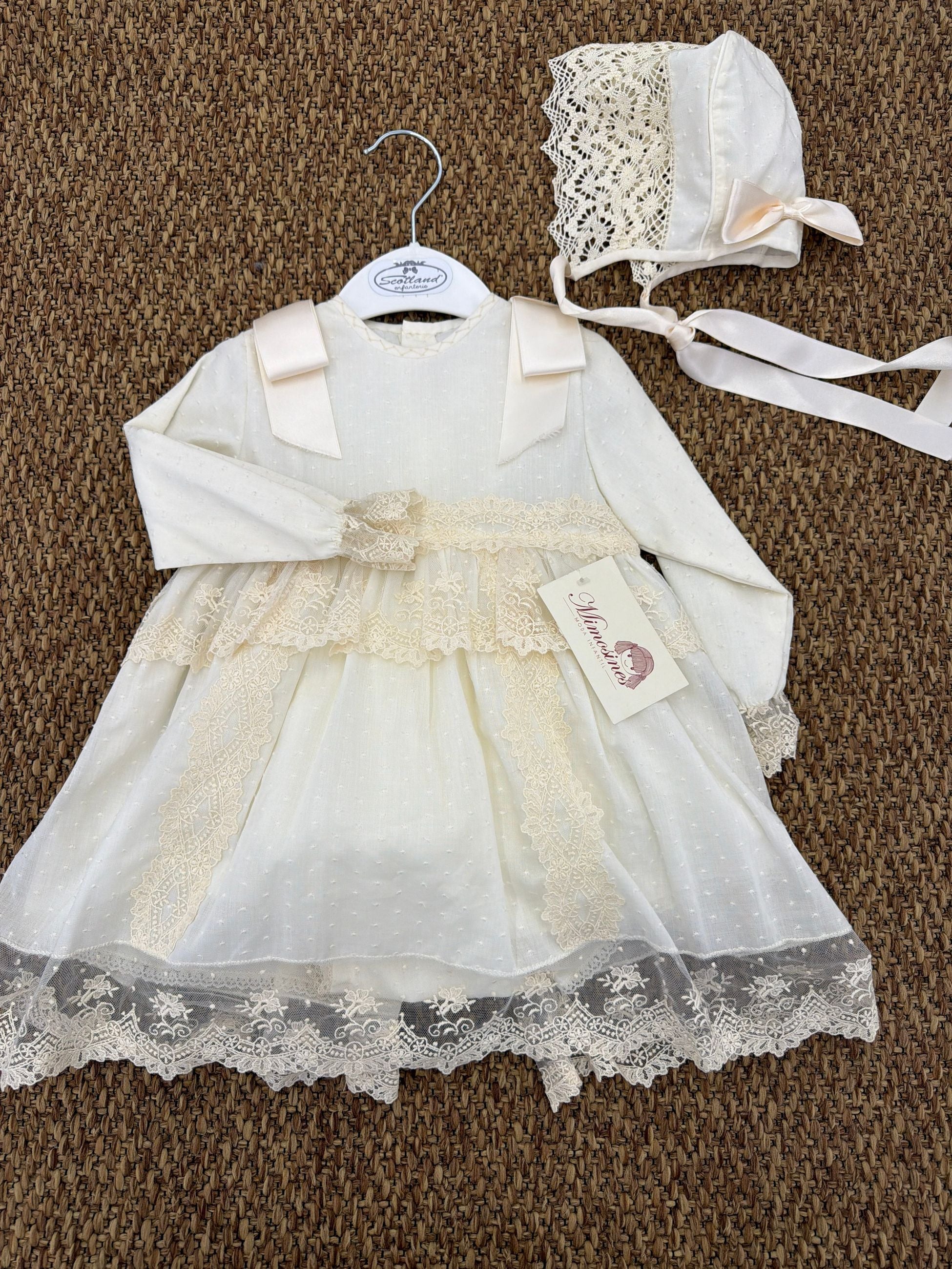 Completo bambina cerimonia con dettagli in pizzo e cuffia Mimosines