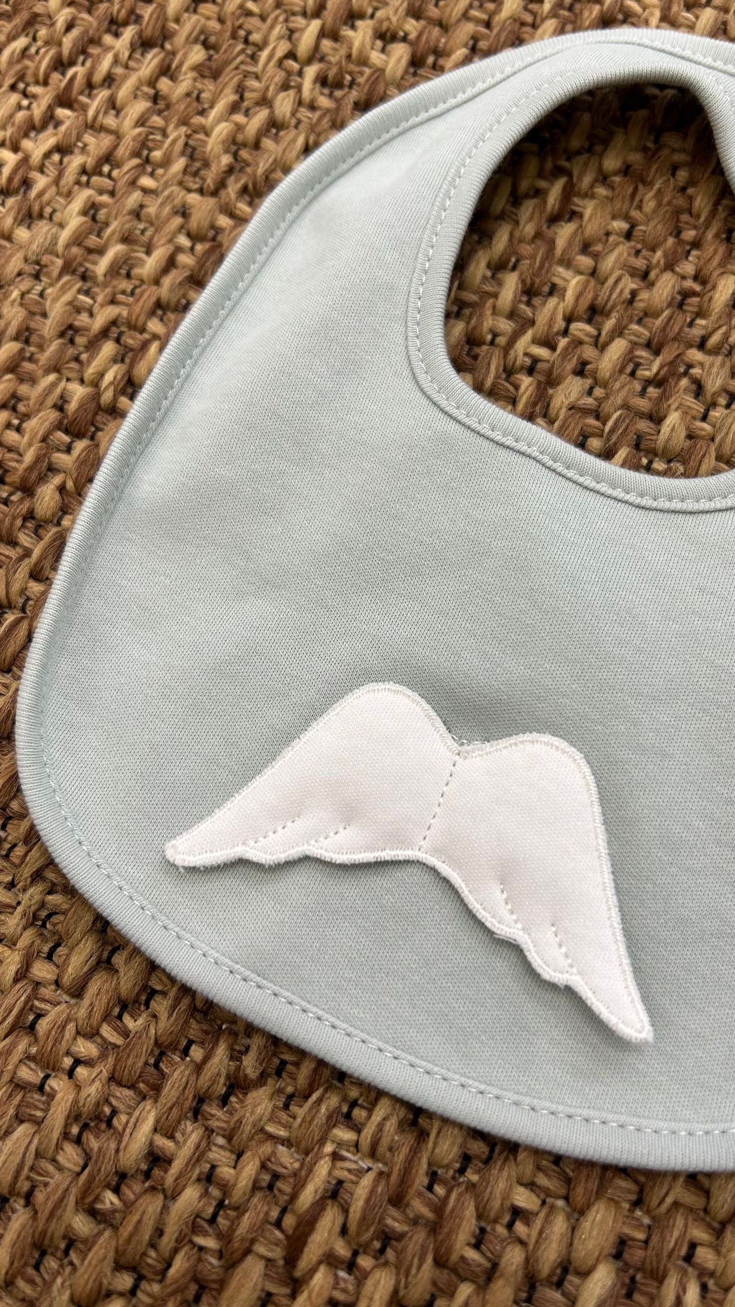 Bavetta neonato con ricamo ali chiusura strappo Baby Gi