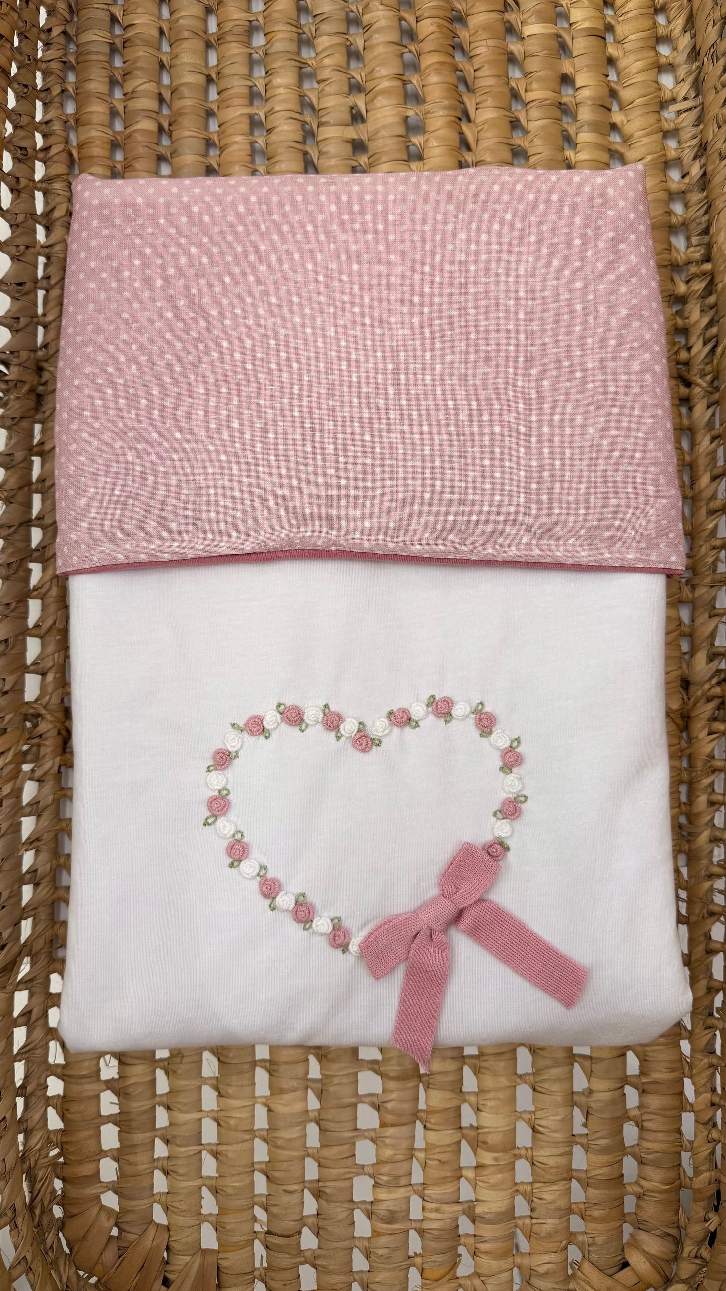 Copertina in cotone con cuore e fiocchettino Marlù