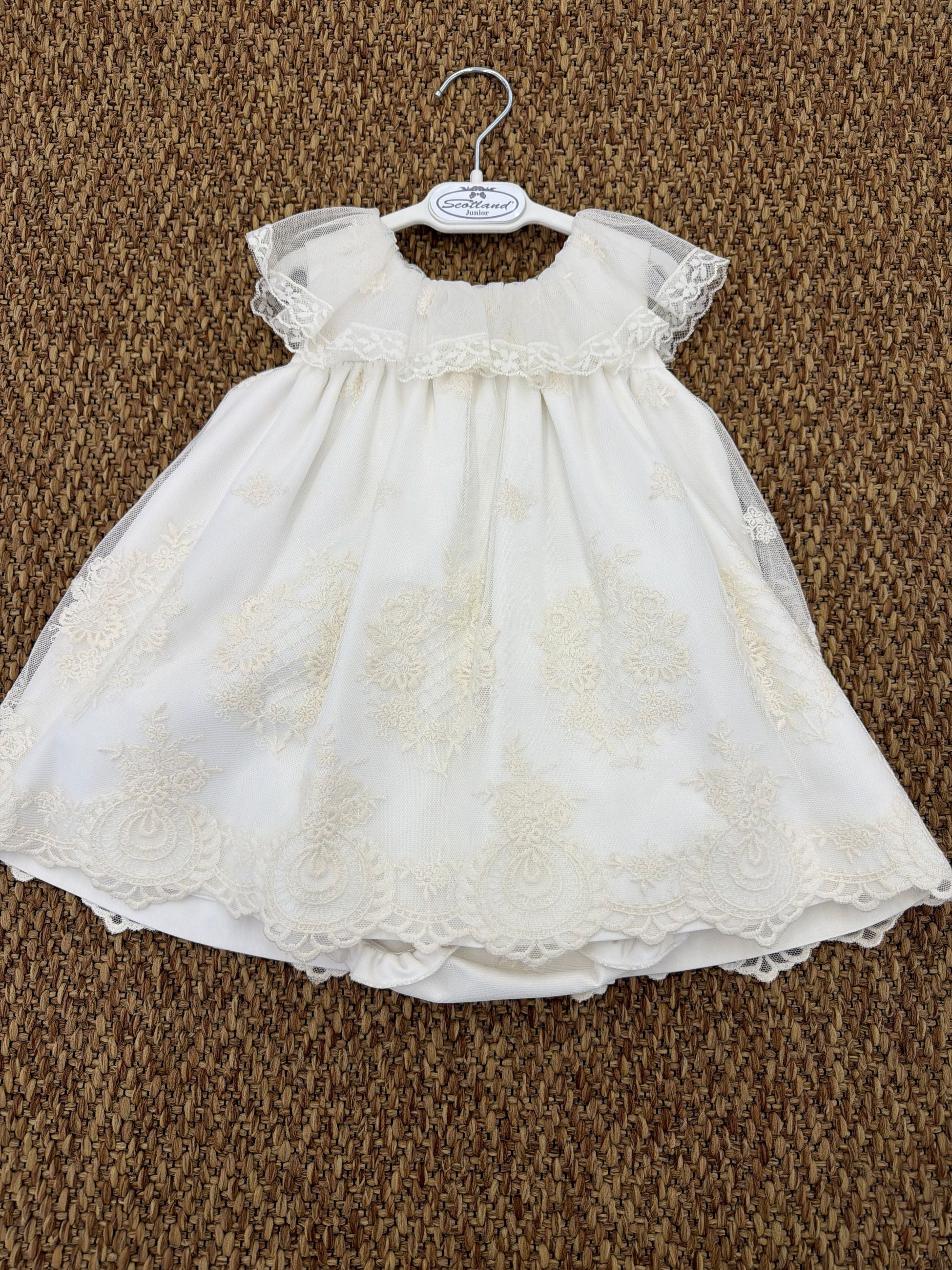 Abito bambina cerimonia con dettagli in pizzo e tulle con culotte Carmen Taberner