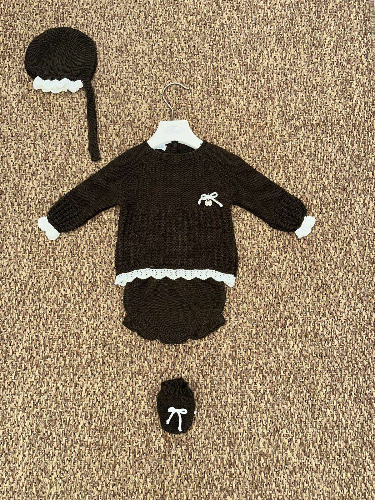 Completo neonata 2pz dettagli in pizzo con cuffia e babbucce Juliana