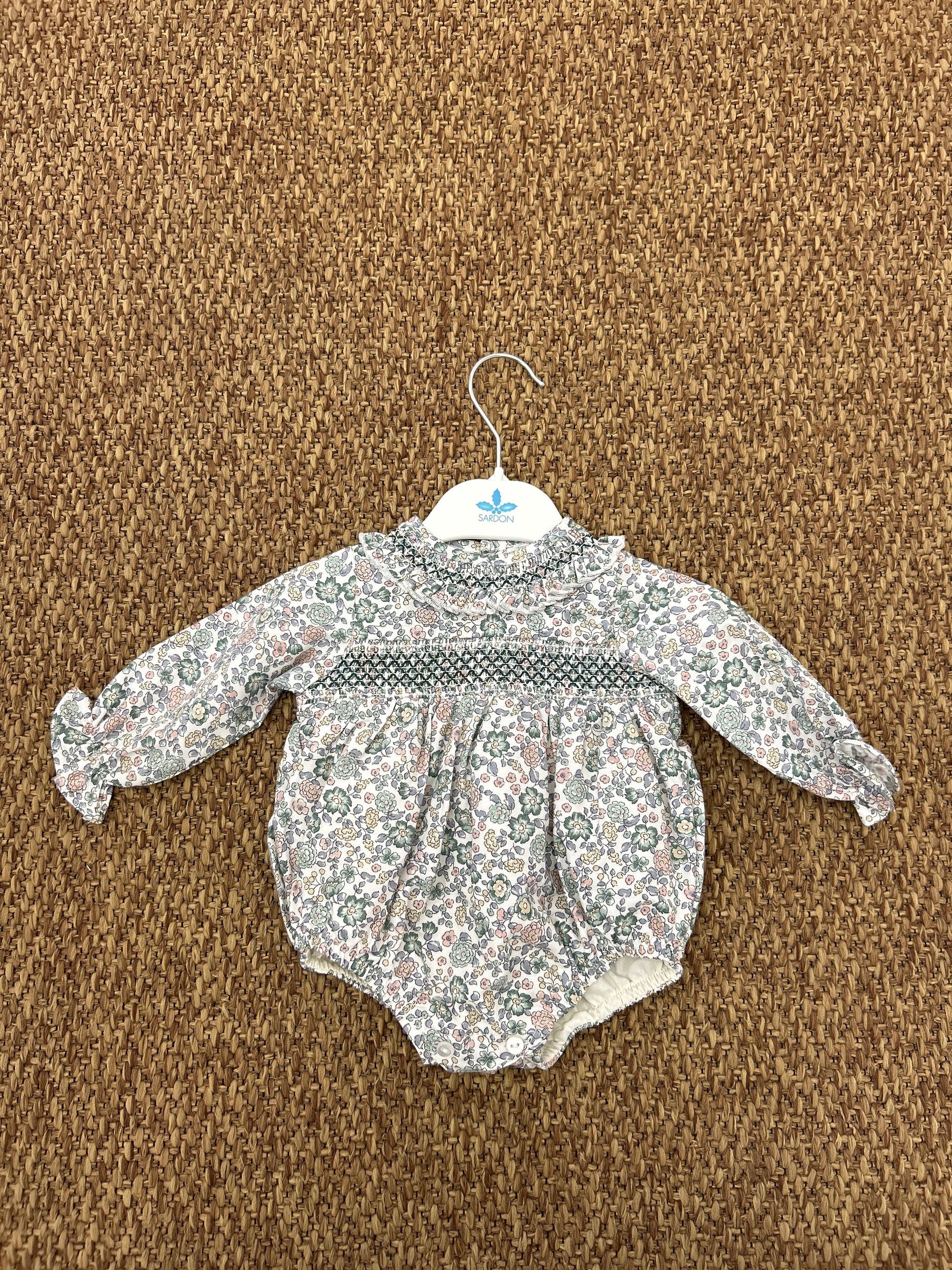 Pagliaccetto neonata a fiori collo rouches Sardon