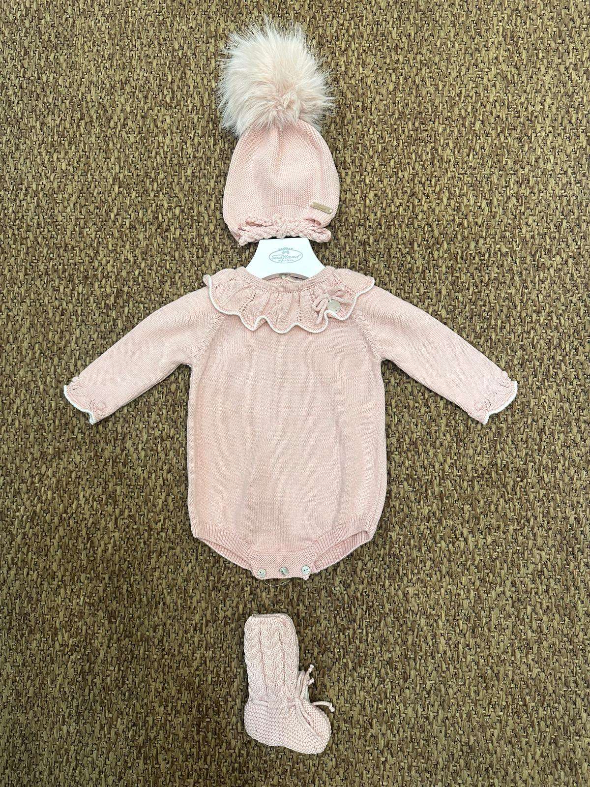 Pagliaccetto neonata con scarpine e cappellino ponpon Martin Aranda