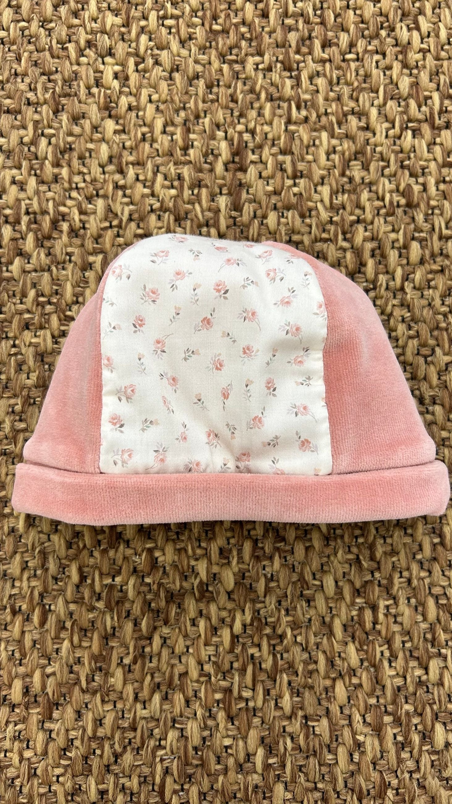 Cappellino neonata roselline Baby Gi