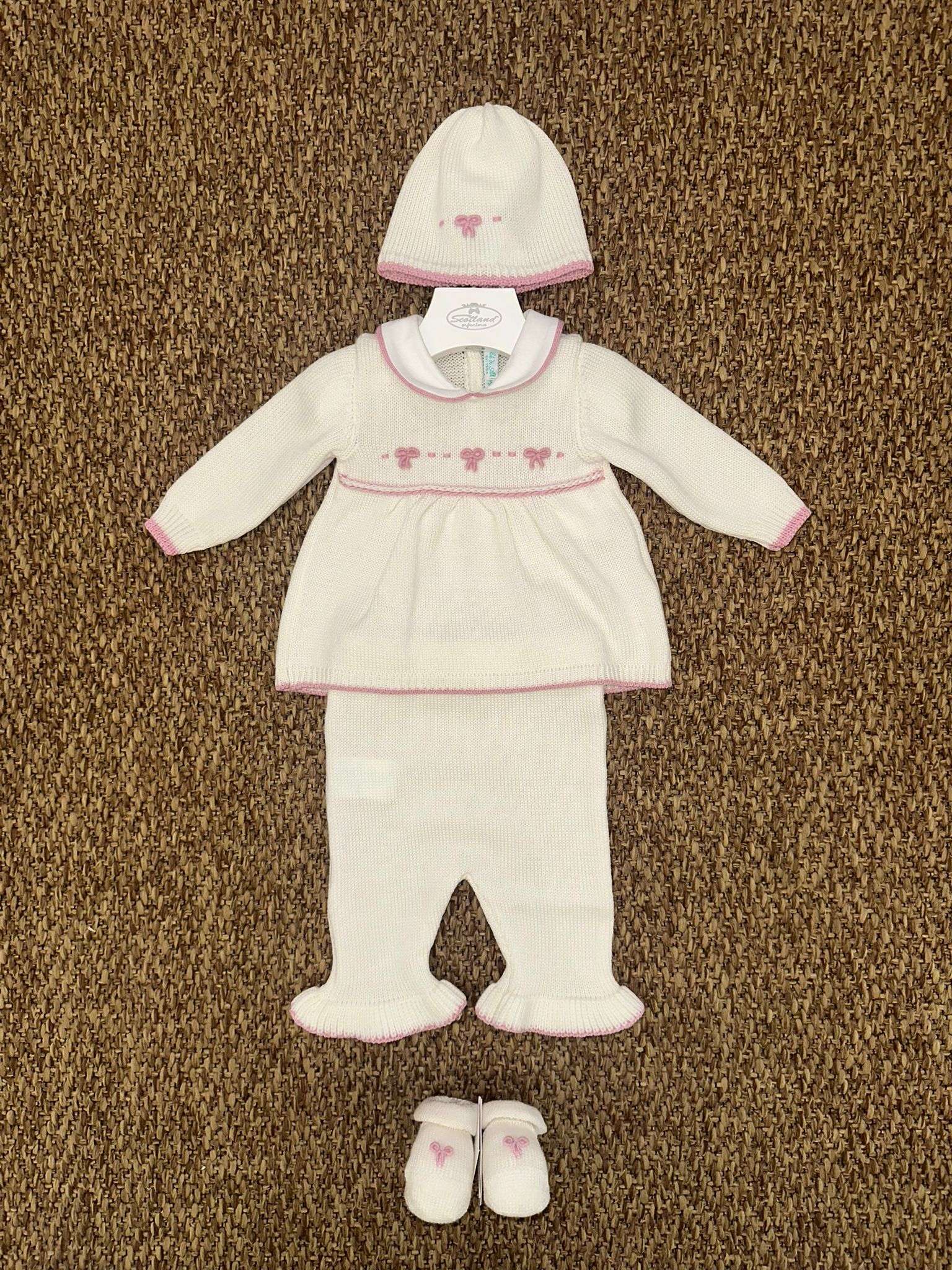 Completo neonata 2pz fiocchetti con cappellino e scarpine Bebè di Almy