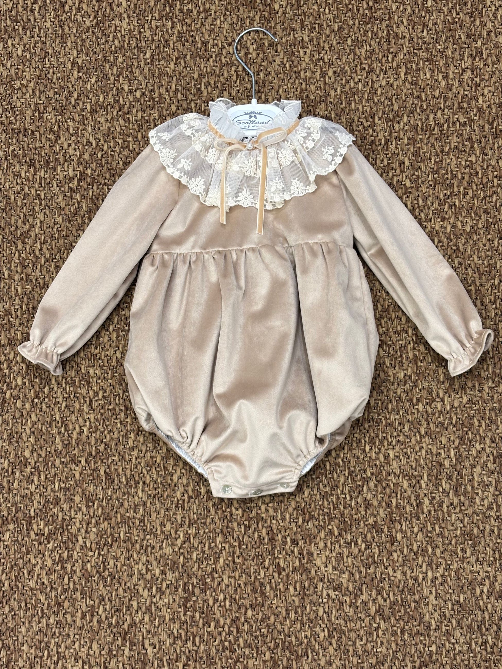 Pagliaccetto bimba in velluto con merletto Fofettes