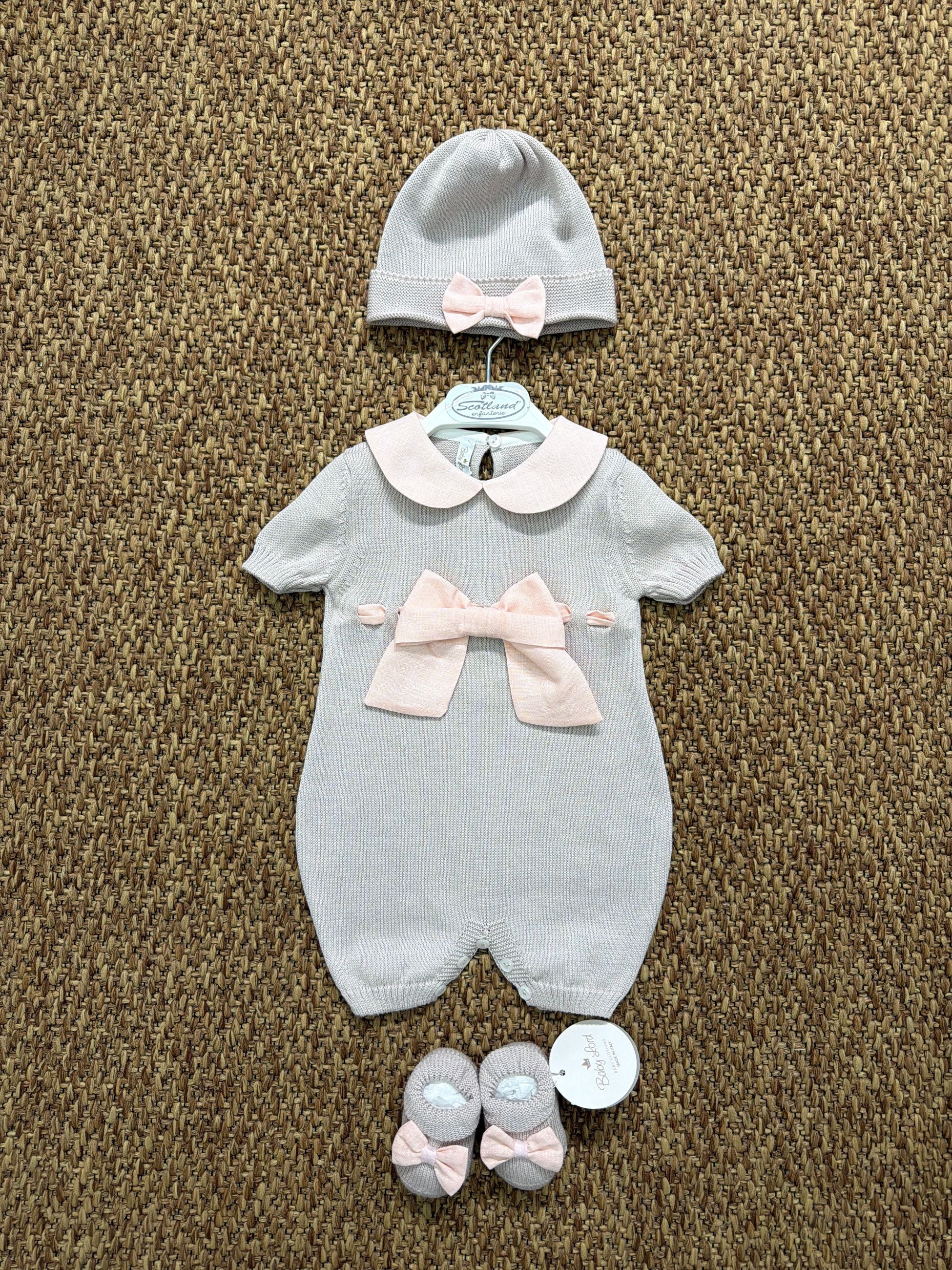 Pagliaccetto neonata fiocchi con cappellino e babbucce Baby Lord
