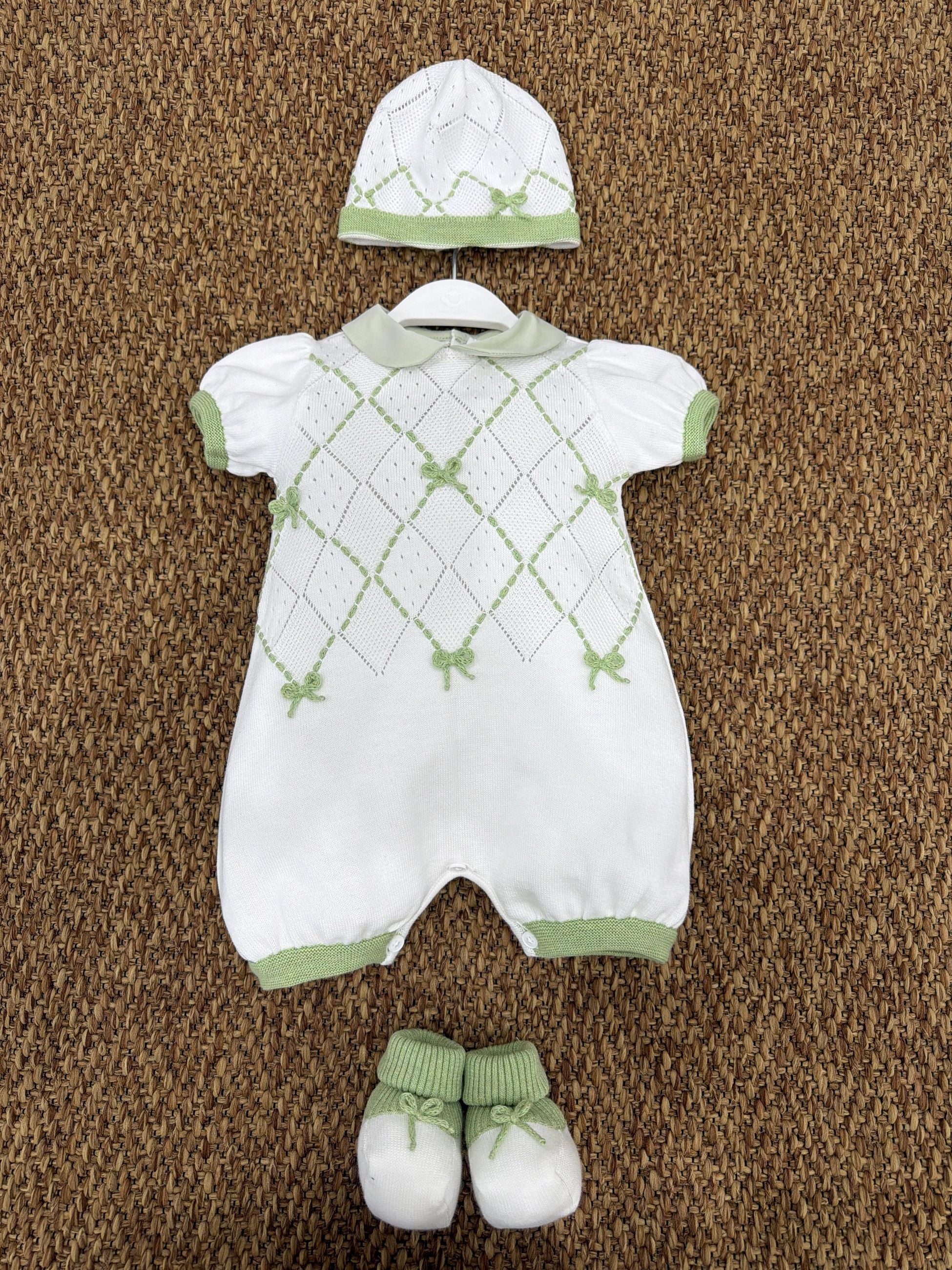 Pagliaccetto neonata fiocchetti con scarpine e cappello Colorichiari