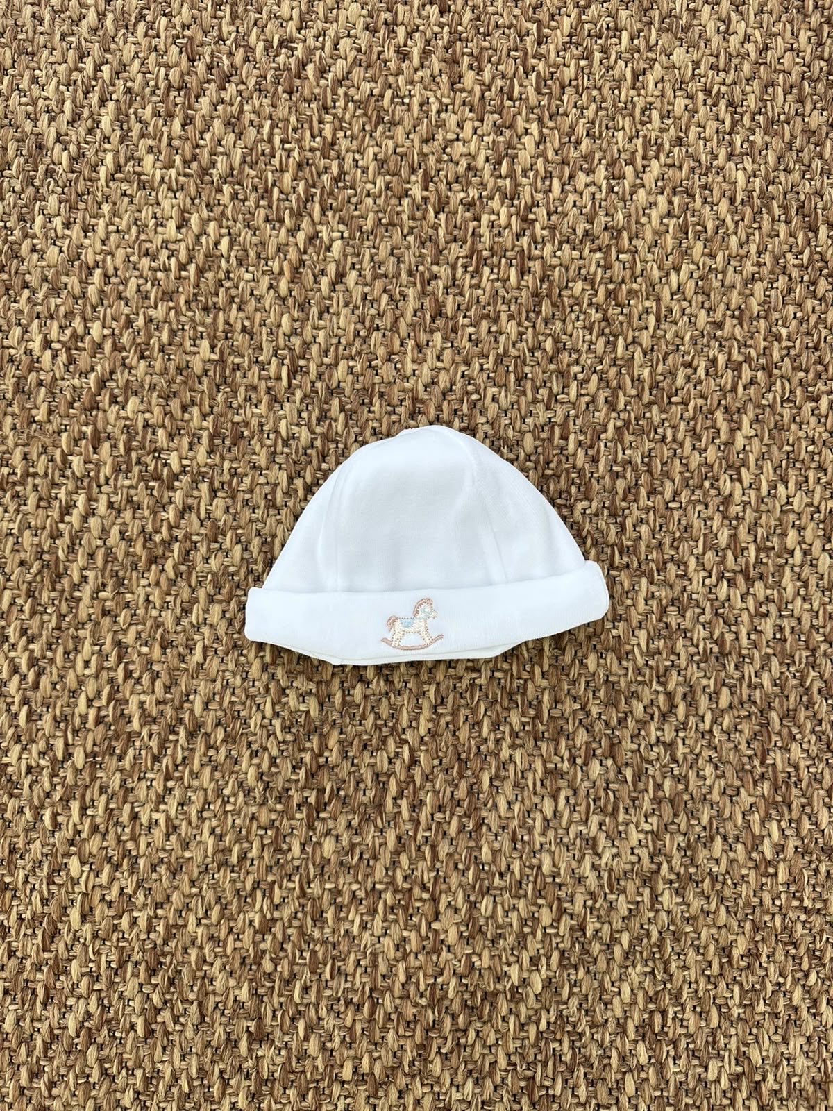 Cappellino neonati cavalluccio a dondolo Baby Gi