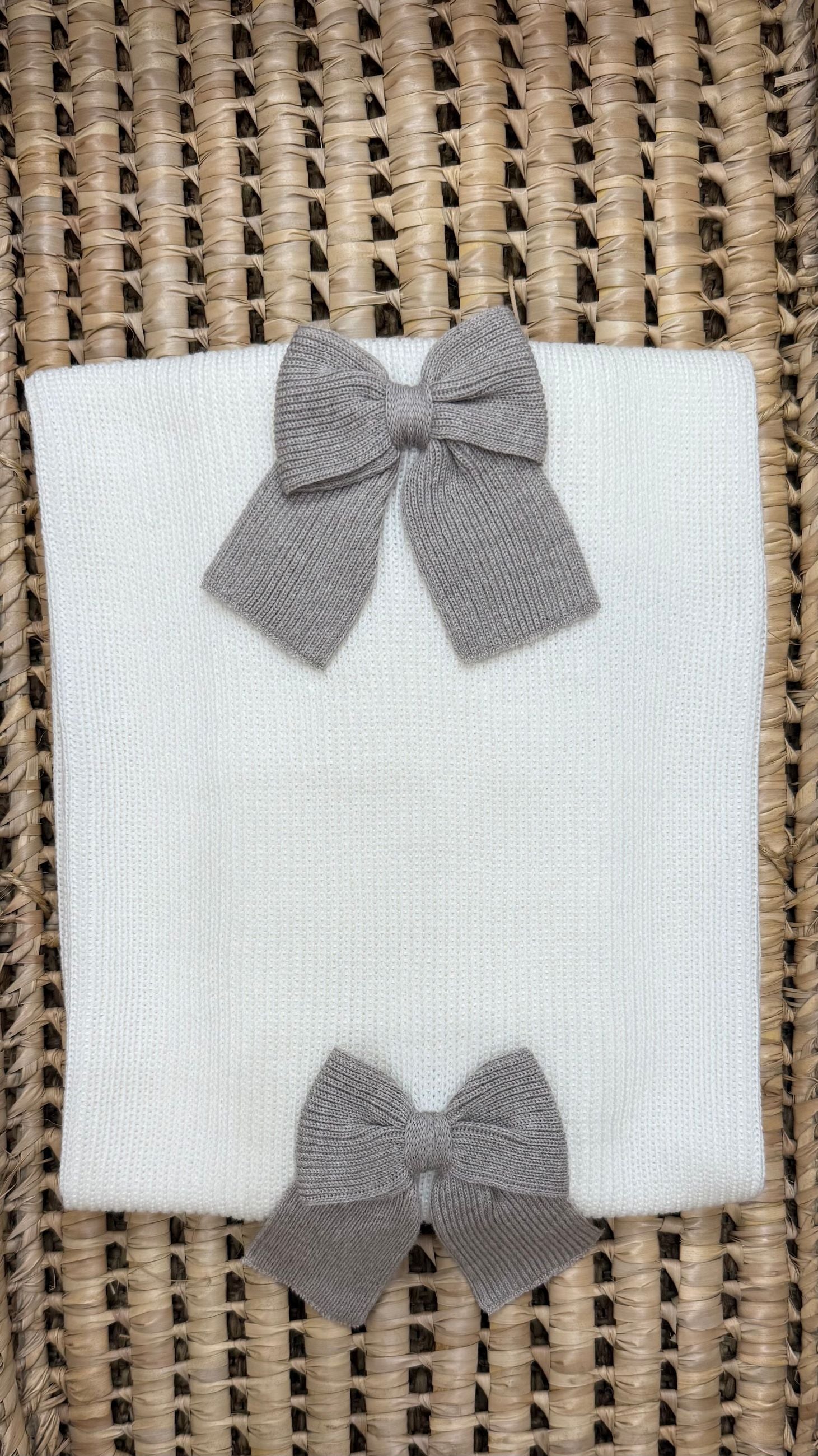 Scialle neonati con fiocco tortora Baby Lord