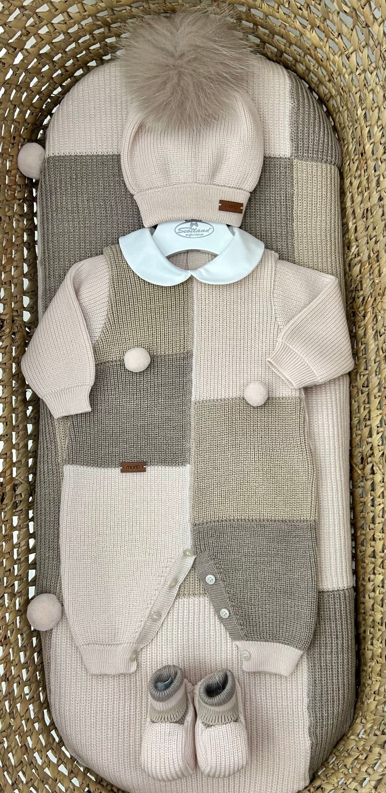 Tutina neonati a scacchi con scarpine e cappello Marlù