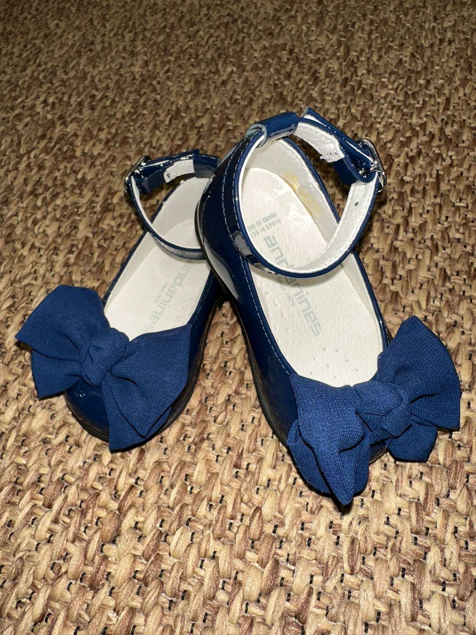 Scarpina bimba in vernice con fiocco Andanines