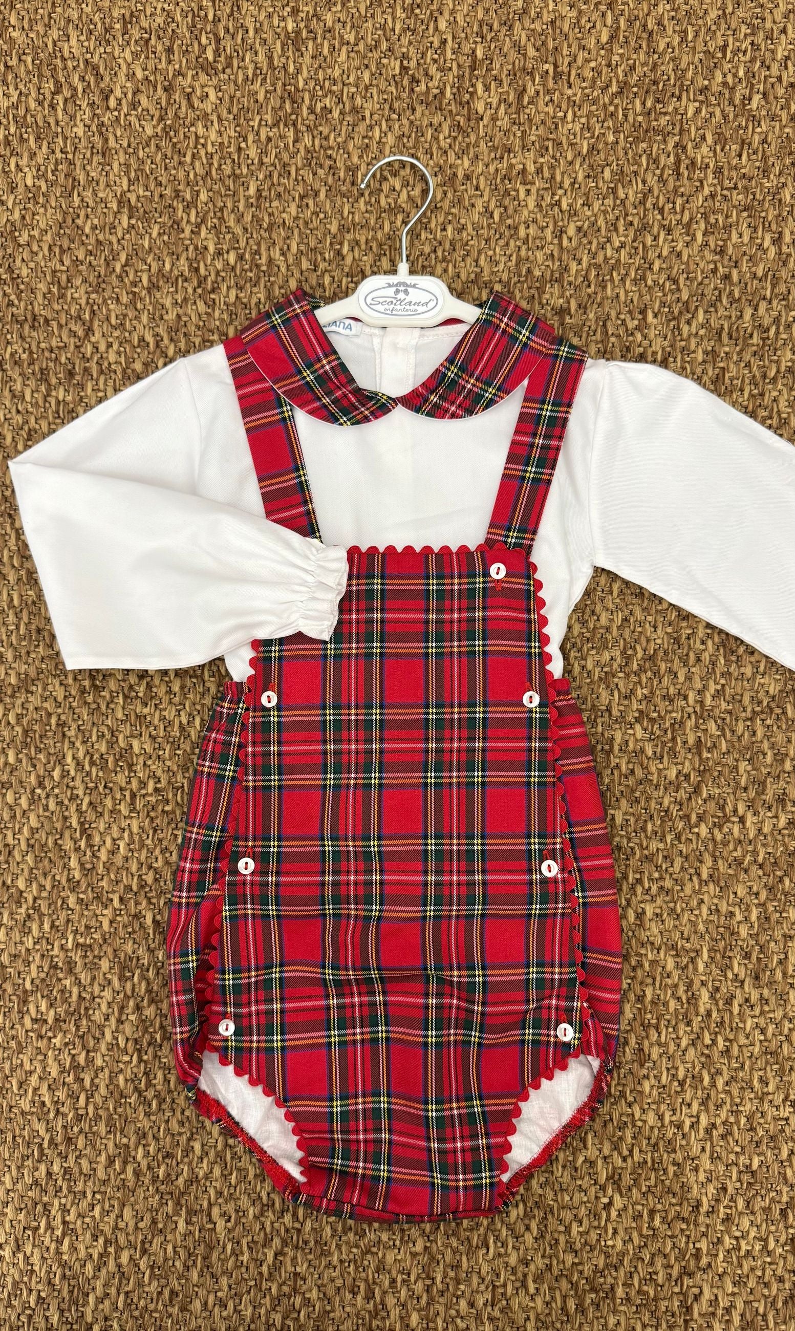 Completo bimbo scozzese Juliana