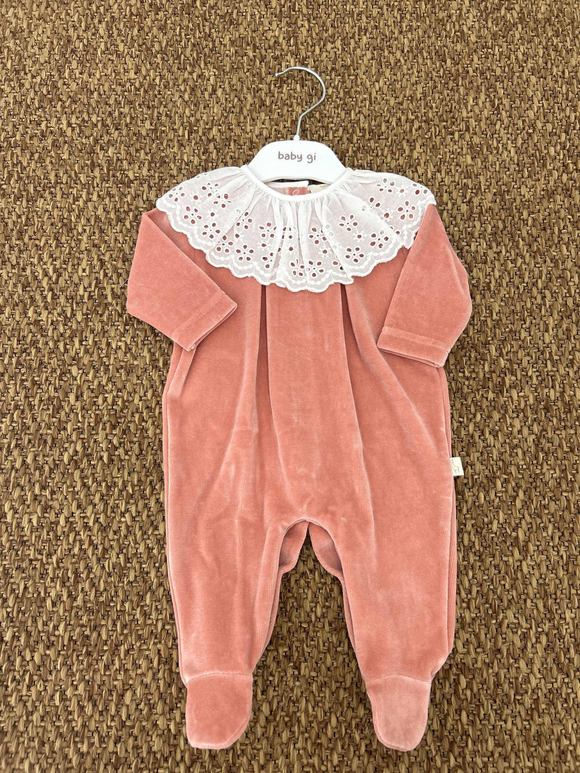 Tutina neonata in ciniglia con merletto Baby Gi
