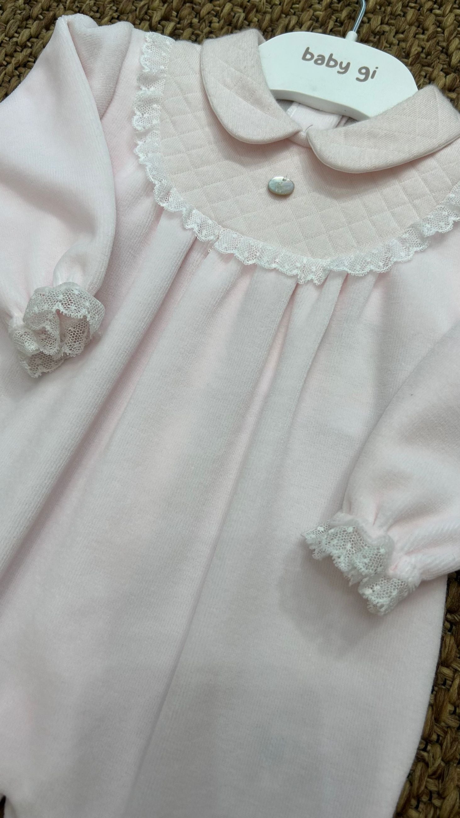 Tutina in ciniglia con merletto Baby Gi