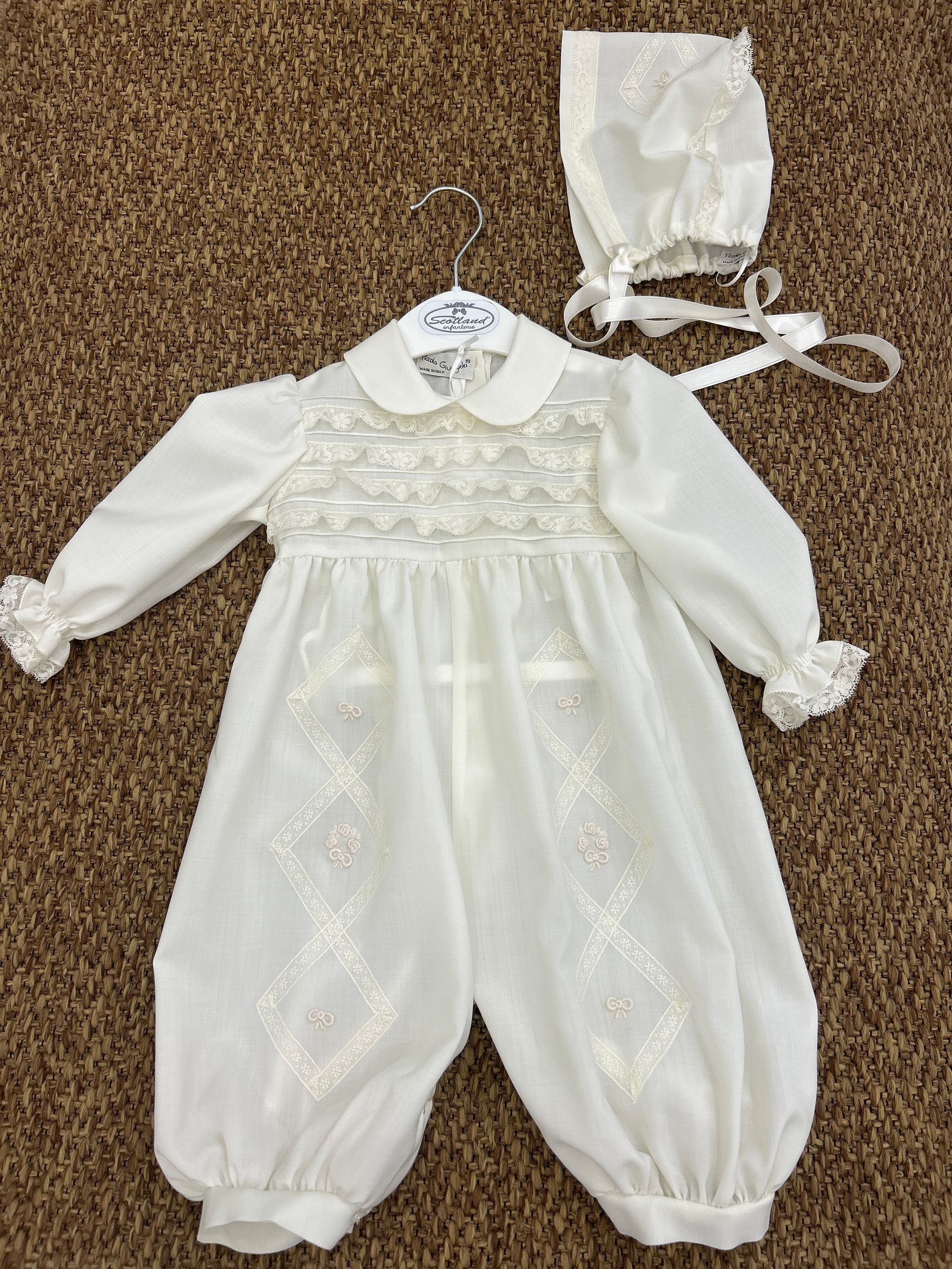 Pagliaccetto neonata con cuffia dettagli volant Piccola Giuggiola