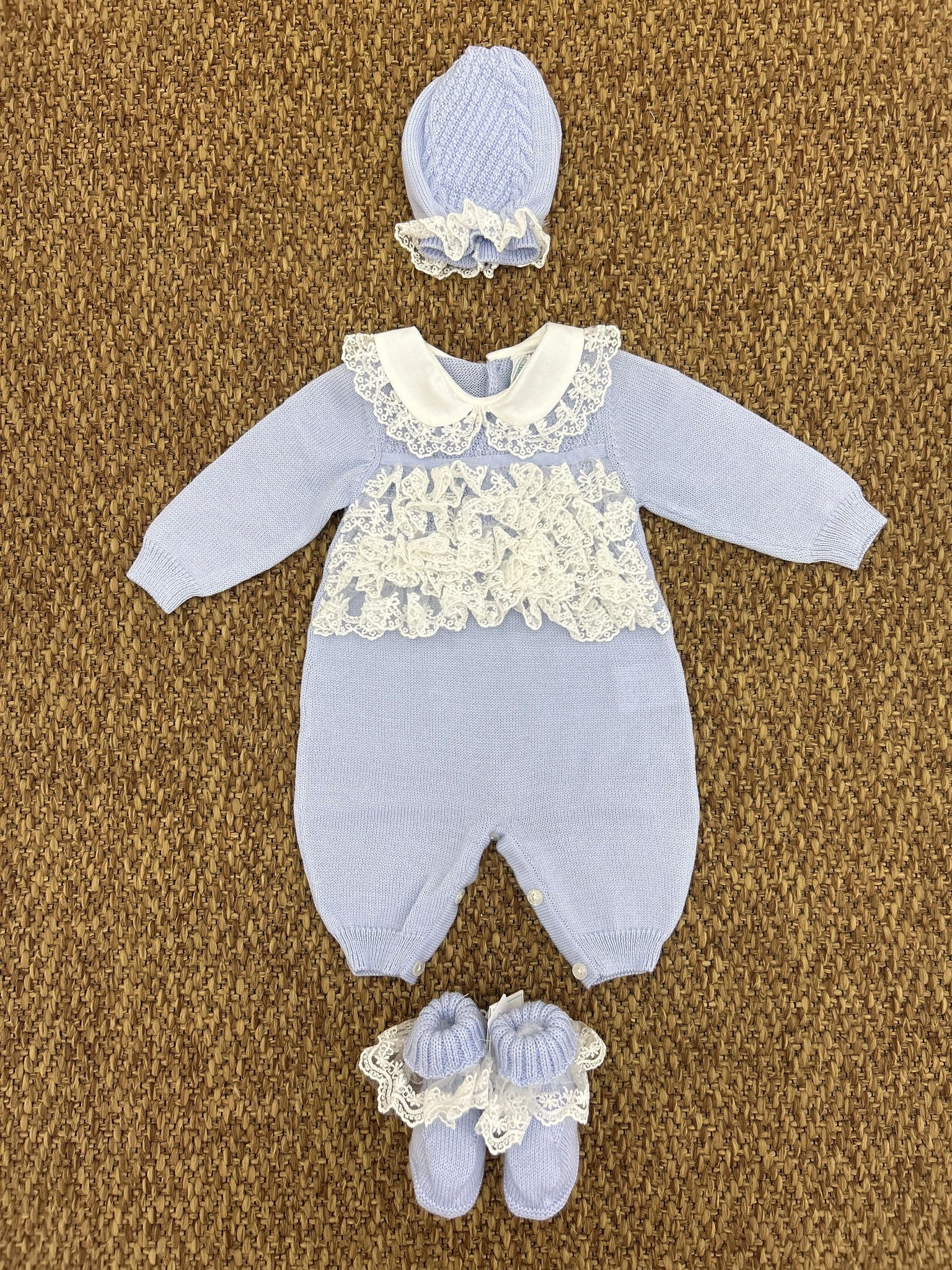 Completo nascita dettagli in pizzo Bebè di Almy - Main Image