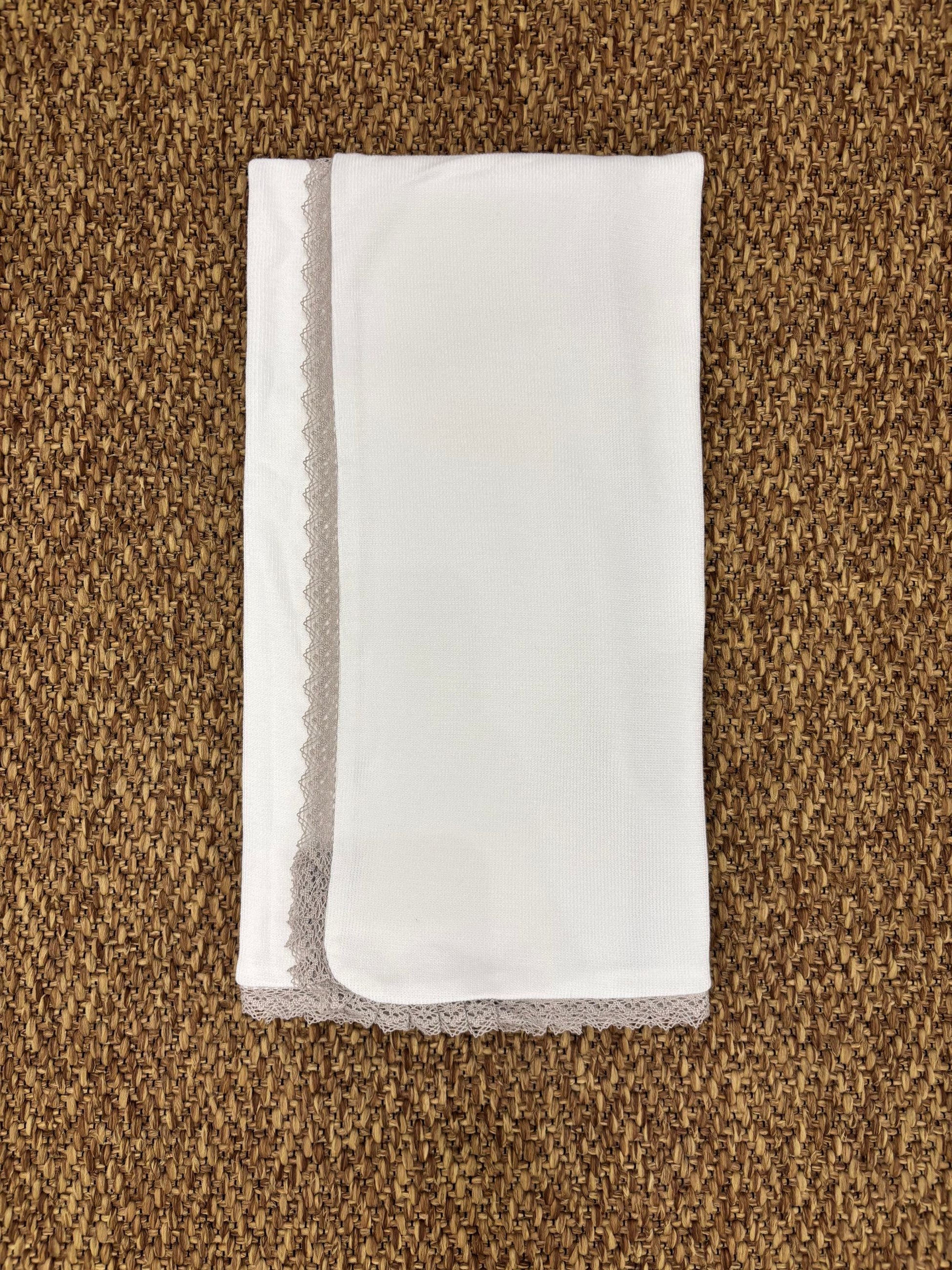 Scialle con orlo in merletto Babidu