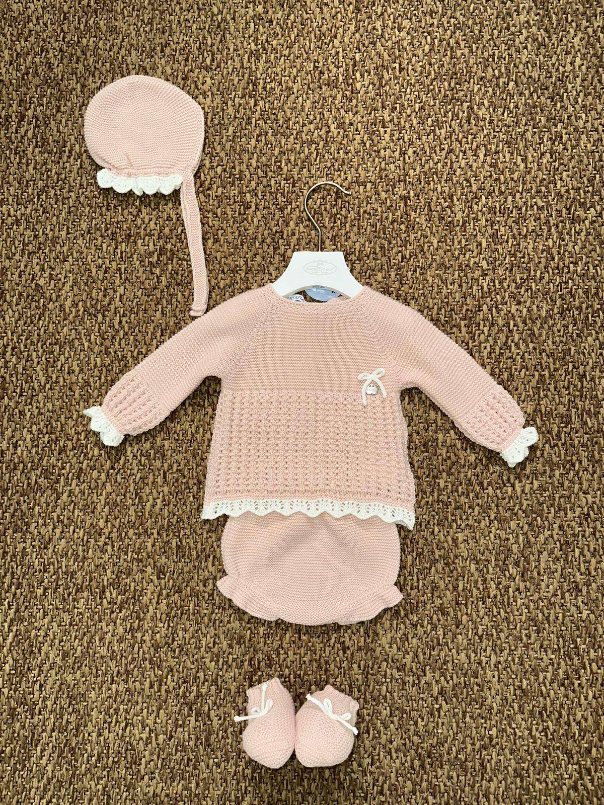 Completo neonata 2pz dettagli in pizzo con cuffia e babbucce Juliana