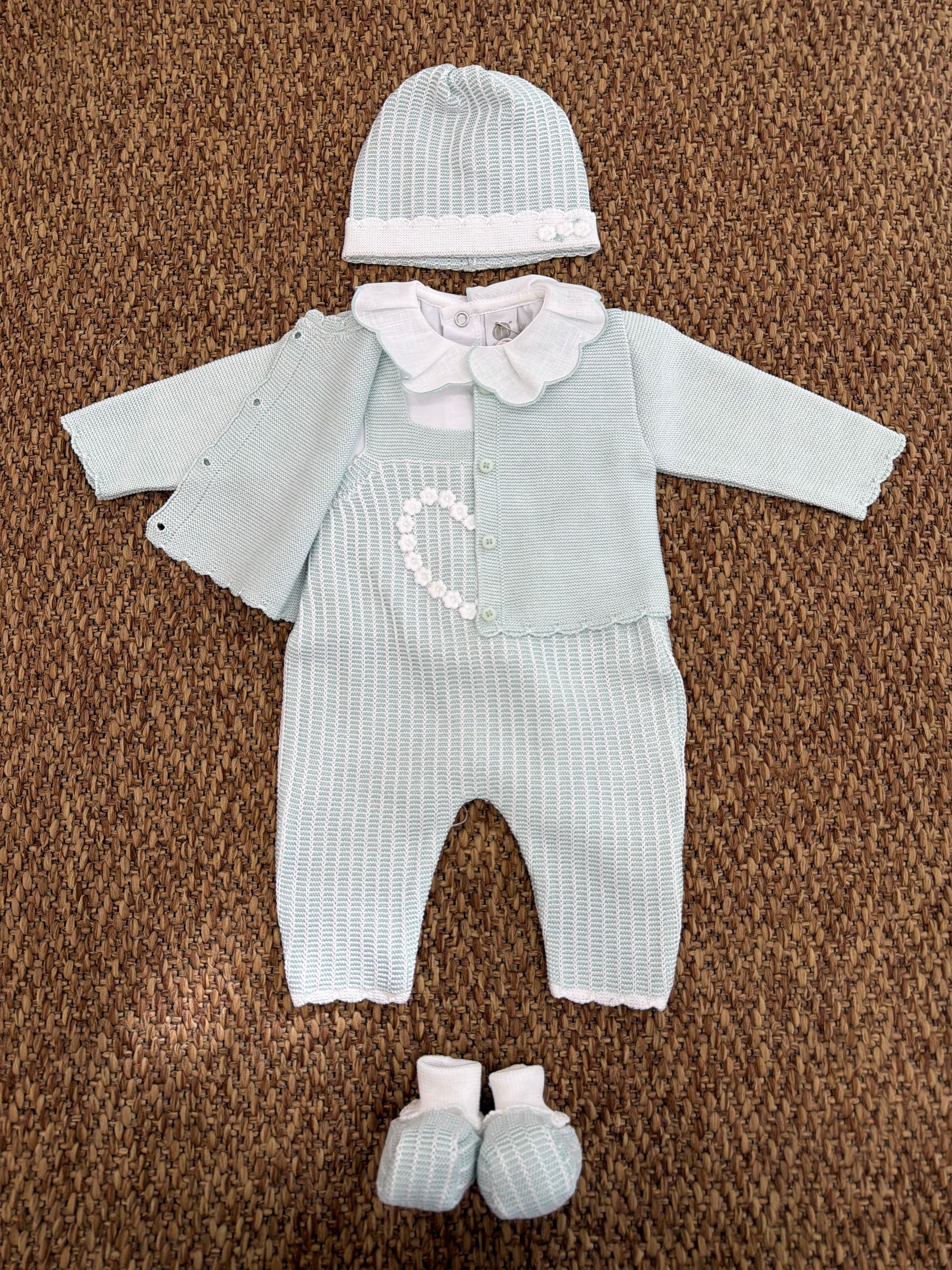 Completo neonata 3pz cuore con scarpine e cuffia Marlù